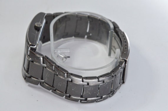 Dark metal tone mans fashion wrist watch - image 3