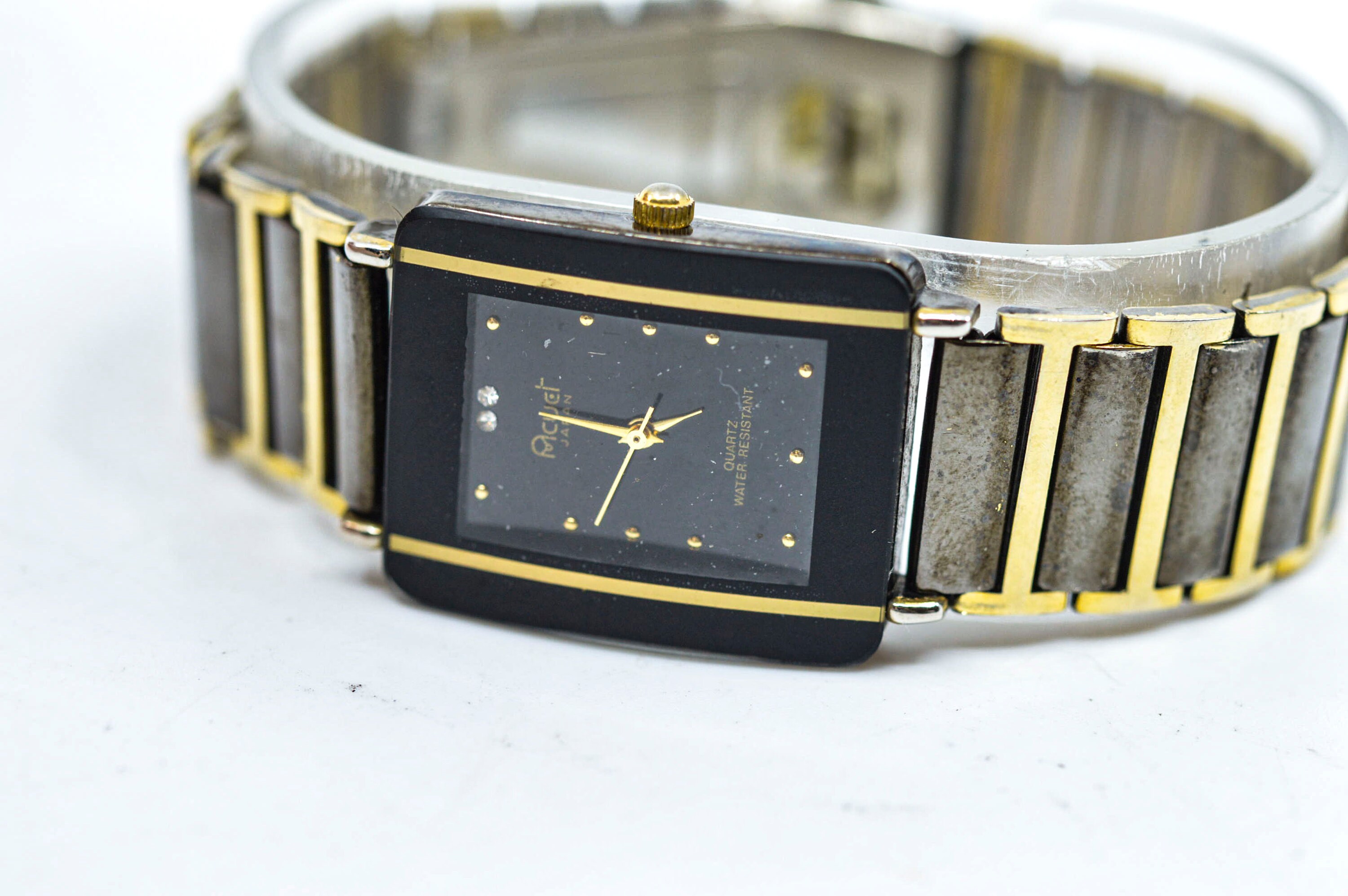 Black and Gold Tone, Quartz, Vintage Wrist Watch - Etsy Black and Gold Tone, Quartz, Vintage Wrist Watch - Etsy