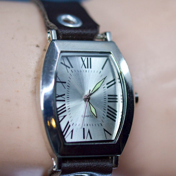 Steel tone, quartz wrist watch