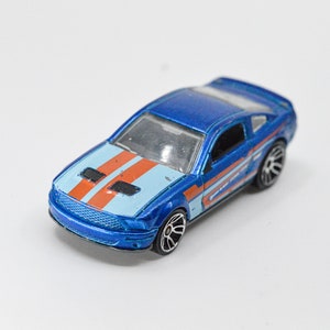 Small toycar Mattel L9915
