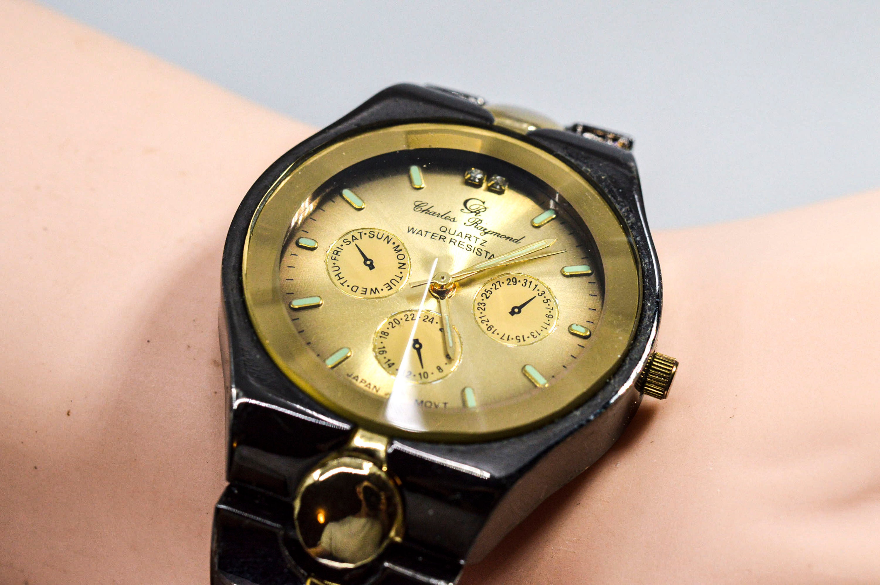 Precio de reloj charles raymond hotsell