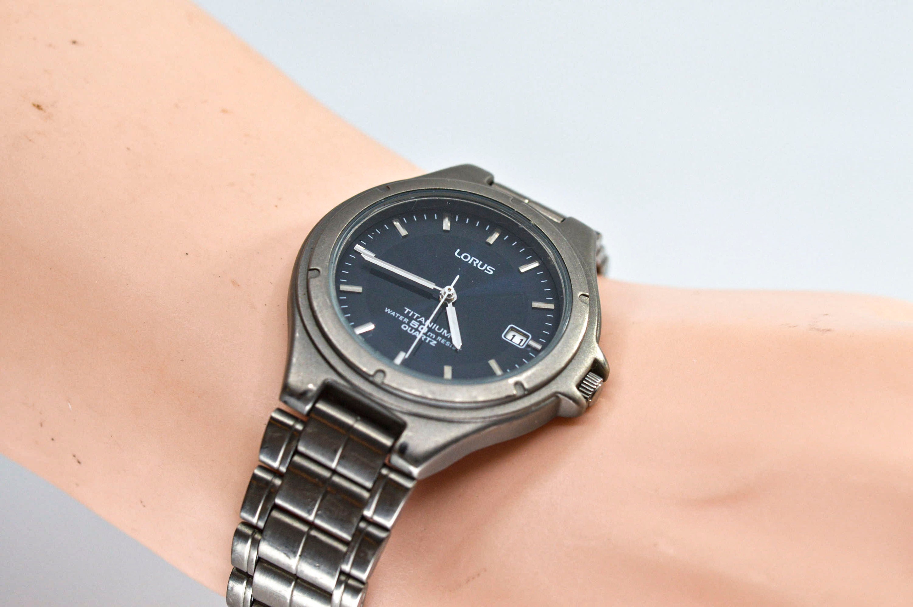 lorus titanium watch rh993hx9