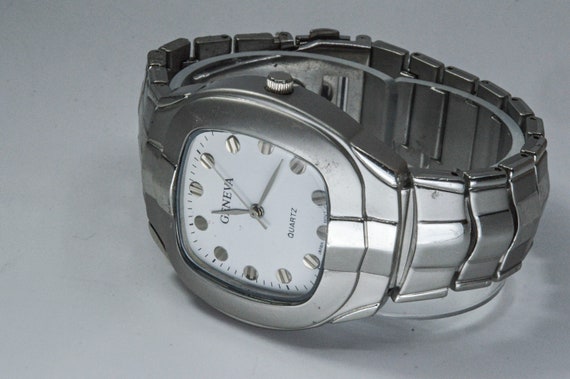 White quartz deals watch