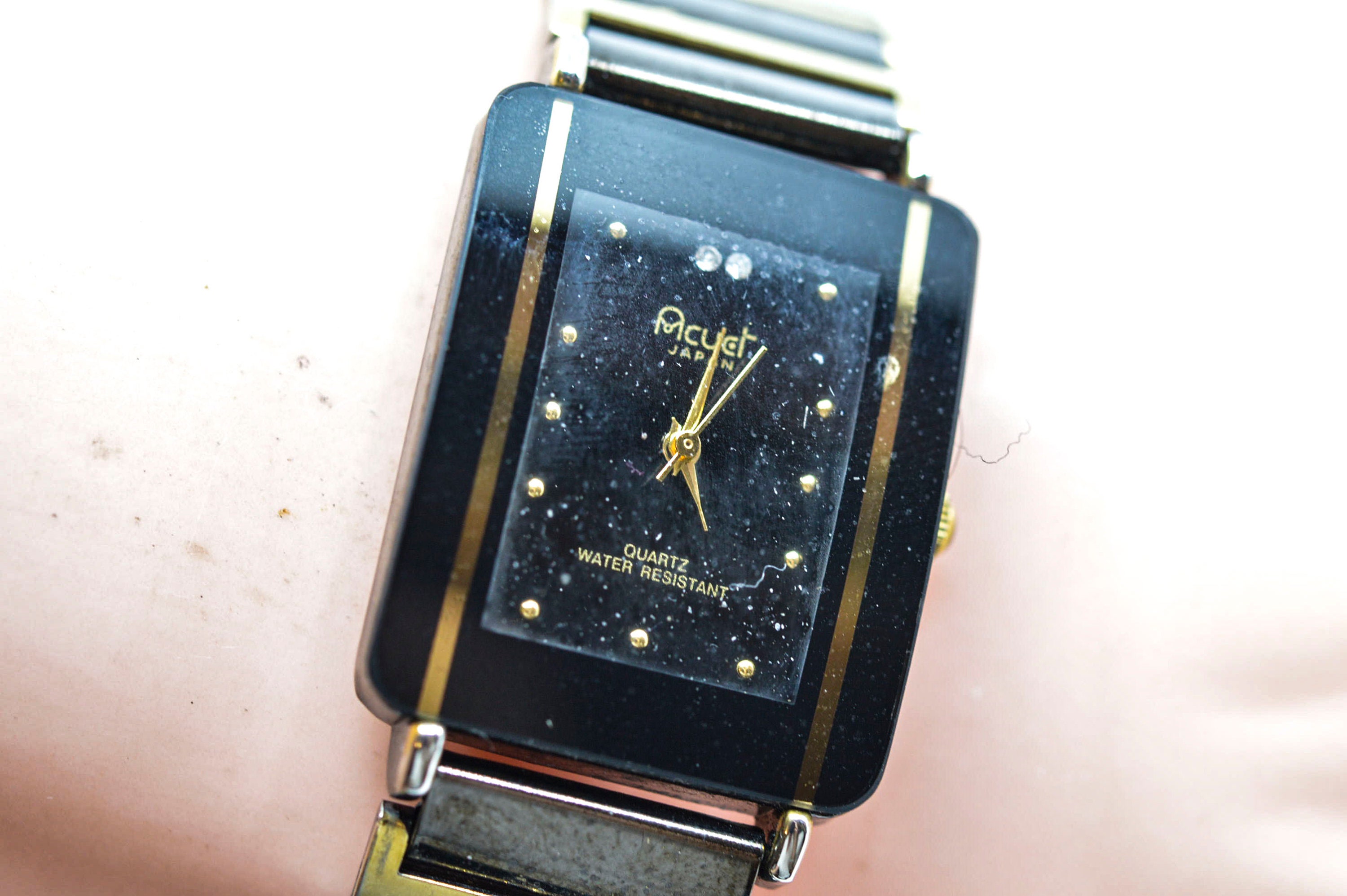 Black and Gold Tone, Quartz, Vintage Wrist Watch - Etsy Black and Gold Tone, Quartz, Vintage Wrist Watch - Etsy