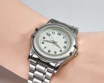 Steel tone with white dial mens wrist watch