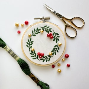 Christmas Wreath Embroidery Kit: Beginner Needlepoint, Holiday Decor