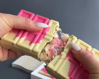 Chocolate Bar with Angel Hair / NEW TRENDIN / Trending now: chocolate infused with authentic Turkish delight