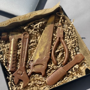 Realistic Chocolate Tool Set – 6‑Piece Hardware Gift Box with Hammer, Saw, Pliers – Father’s Day, Handyman, Birthday Gift