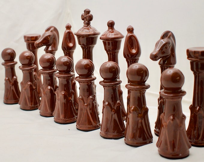 Handmade ceramic chess set unique brand new with vintage style 32 pieces 7 1/4" king w/1 1/2" b Artisan green v. red decorator luxury design