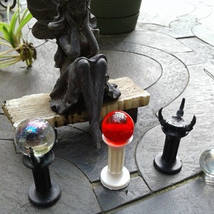 3 Claw Gazing Ball Black Pedestal