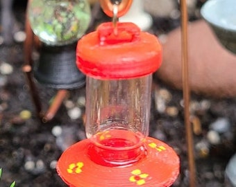 Mangiatoia per colibrì: sceglila per il tuo giardino delle fate