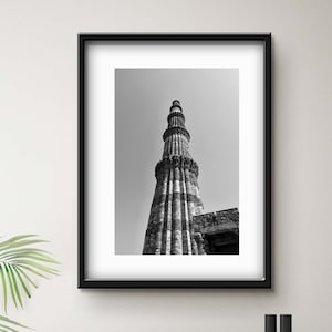 Qutab Minar Poster: Straßenfotografie in Neu-Delhi, Indien (Digitaler Download)