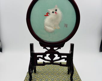 (新品・未使用)中国シルク刺繍　蘇州シルク刺繍　両面シルク刺繍　猫 ヴィンテージの中国シルク刺繍猫のリバーシブルガラススクリーンと木製
