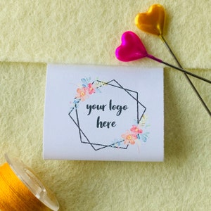 Aangepaste witte stof kleding labels product tags handgemaakte items personaliseren 25 mm x 50 mm (035FO) naaien handsewn geometrische bloemen