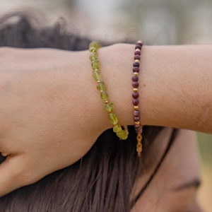 Genuine Peridot August Birthstone Bracelet, Freeform Boho Green Peridot Beaded Bracelet, August Birthday Gift, Olive Green Crystal Jewelry