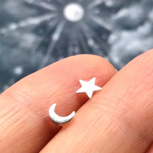 Tiny Sterling Silver Moon Stud Earrings Silver Crescent Moon Earrings, Tiny Stud Earrings, Celestial Earrings, Minimalist Earrings Bild 8