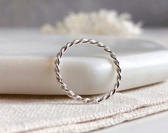 Sterling Silver Twist Ring, Minimalist Stacking Ring, Thin Silver Ring, Dainty Twist Rope Ring, Simple Everyday Ring for Her, Hypoallergenic