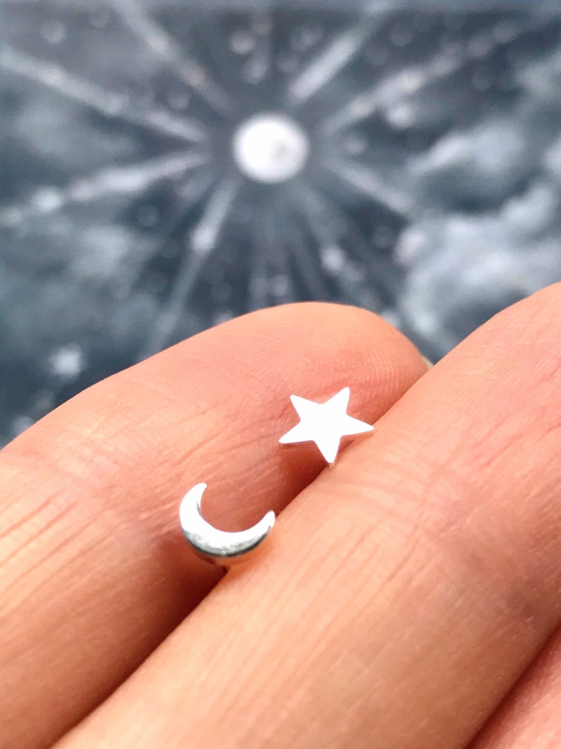 Tiny Sterling Silver Moon Stud Earrings Silver Crescent Moon Earrings, Tiny Stud Earrings, Celestial Earrings, Minimalist Earrings Bild 8