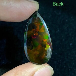 Eld! 21,85 CTS Svart honeycomb-opal från Etiopien. Gulgrön dominerad sten, ren färgnyans med massor av eld. bild 7