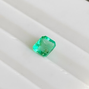 100% Natural Colombian Emerald baby green color / Genuine Colombia Emerald square shape