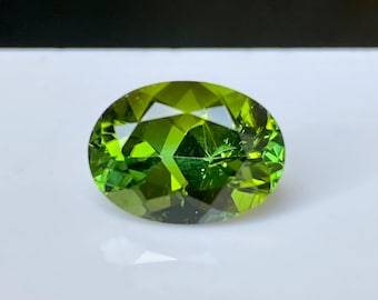 5.15CTS, Tourmaline, Fabulous vivid Minty green Color, Excellent oval Cut, Stunning Gemstone superior Lustre