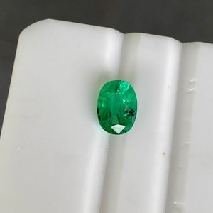 1.13carats. 100% Natürlicher Smaragd ovale Form / Echter sambischer Smaragd 6X8mm