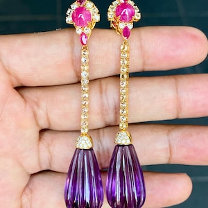 Pendientes colgantes convertibles de rubí y amatista – Oro amarillo de 18k, tallado en forma de sandía, con tachuelas de diamantes.
