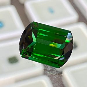21.36CTS Green Tourmaline. Flawless stone. Unique shape natural Tourmaline.