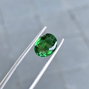 2,33 CT naturlig kromturmalin VS oval ädelsten