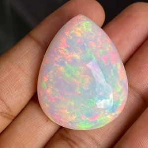 Stor opal 71.10CT päroncabochon, färgglada blixtar, ädel, värdefullt unikt samlarobjekt.