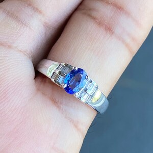 Beautiful Blue Sapphire 18k white Gold Ring. Natural sapphire & Diamonds everyday wear Ring