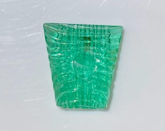 Vintage! 5.33cts Colombian Emerald carving. Uniquely carved natural old mines colombian emerald.