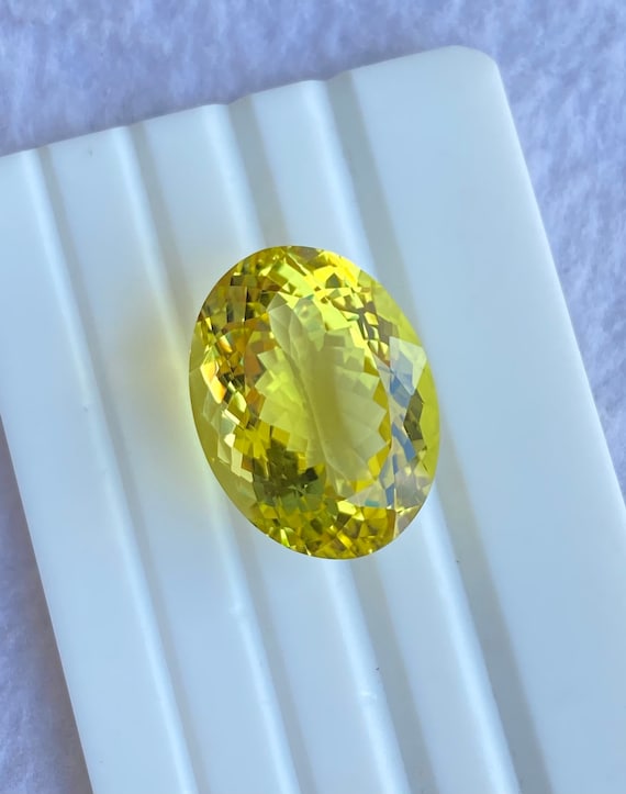 40.75 CTS 天然レモンクォーツ、オーバルステップカット、ブラジル産