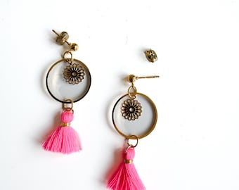 Boho tassel earrings in gold, lightweight statement earrings with tassels, handmade bohemian jewelry, festival earrings
