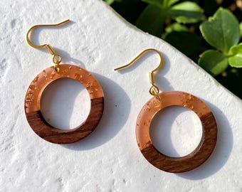 Handmade resin earrings with a wood look, round statement earrings in various colors, lightweight boho earrings, modern women's jewelry