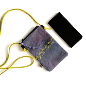 Handytasche zum Umhängen, Kleine Telefontasche mit Kordel, perfekt für Musikfestivals, Jeans Handytasche, Vegane Handytasche
