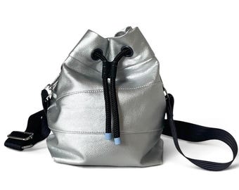Bolso tipo cubo, bolso con cordón de piel sintética color plata, bolso bandolera hecho a mano, bolso de hombro moderno, bolso vegano.