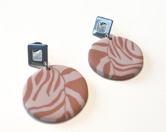 Polymer earrings in pastel pink with geometric studs, terrazzo pattern, handmade statement earrings, art jewelry, round pendants