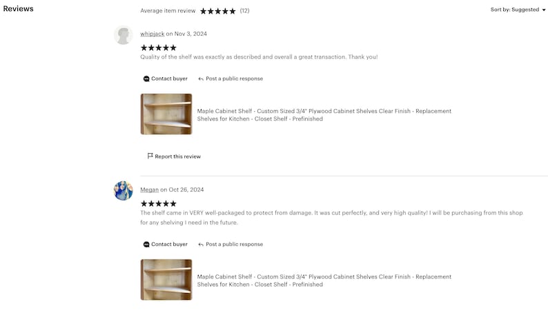 Op de afbeelding: Een klantbeoordelingssectie met twee vermeldingen voor een esdoorn kastplank. De tekst luidt: Maple Cabinet Shelf - Custom Sized 3/4" Plywood Cabinet Shelves Clear Finish - Replacement Shelves for Kitchen - Closet Shelf - Prefinished.