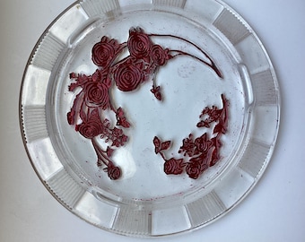 Plato antiguo para pasteles, con diseño de repollo y rosa.