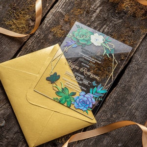 Enchanted Forest Green Gold Floral Butterfly Akrylowe Zaproszenie Z Kopertą Na Ślub, Słodkie 16, Urodziny, Quinceañera, Impreza, Pigwa