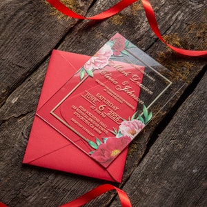 Stoffig roze rood gouden lijst bloemen acryl uitnodigingen met enveloppen voor bruiloft, Sweet 15, verjaardag, Quinceañera, Quince Años