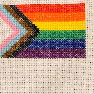 Kruis steek Pride vlag!