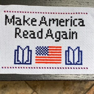 Make America Read Again kruissteek