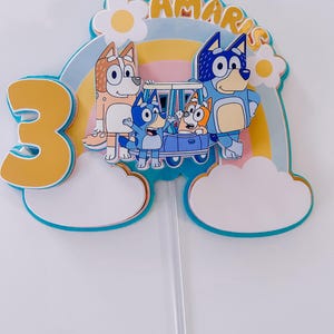 Adorno para tarta de cumpleaños personalizado con Bluey en 3D, adorno para tarta de cumpleaños personalizado, decoración para fiesta de Bluey y Bingo, decoración para fiesta hecha a mano.