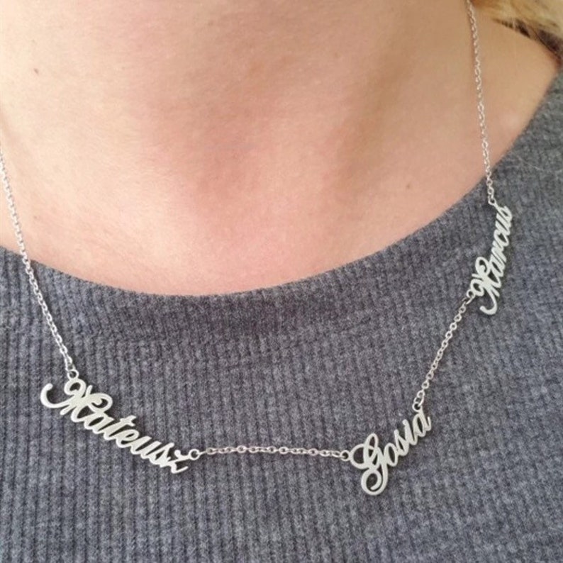 May include: Silver necklace with three names, "Matheus", "Sofia", and "Ramos", spelled out in cursive.
