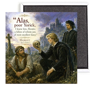 Op de afbeelding: Een rechthoekige magneet met een schilderij van een scène uit Hamlet. Het kunstwerk toont een man die een schedel vasthoudt, met tekst uit Act 5, Scene 1. Het kleurenpalet omvat blauw, groen en bruin, met een kasteel op de achtergrond.
