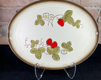 Vintage Poppytrail Strawberry Plate by Metlox