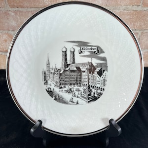 Decorative Munchen Souvenir Plate Made in Germany Bavaria 9 1/2&quot;