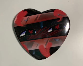 Date everything Hector heart button